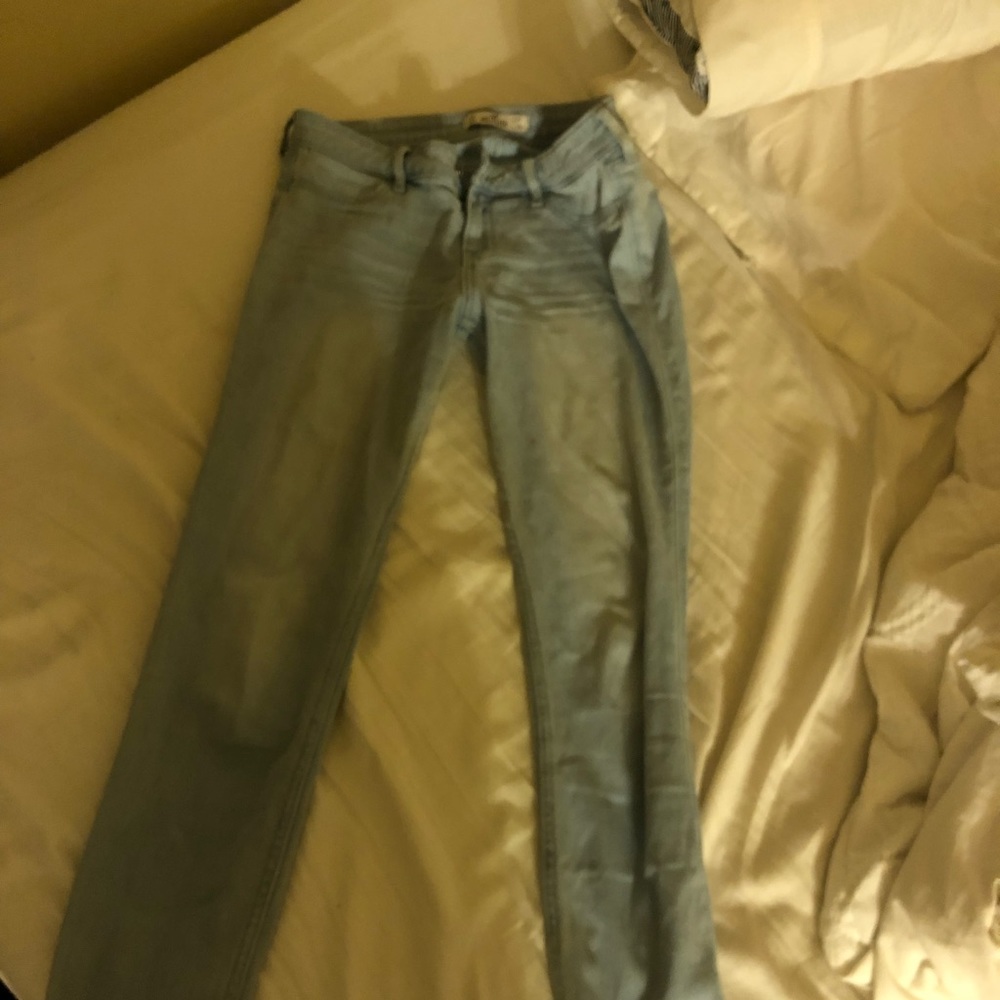 Hollister Light Wash Jeans Size 5R (27 Waist)
